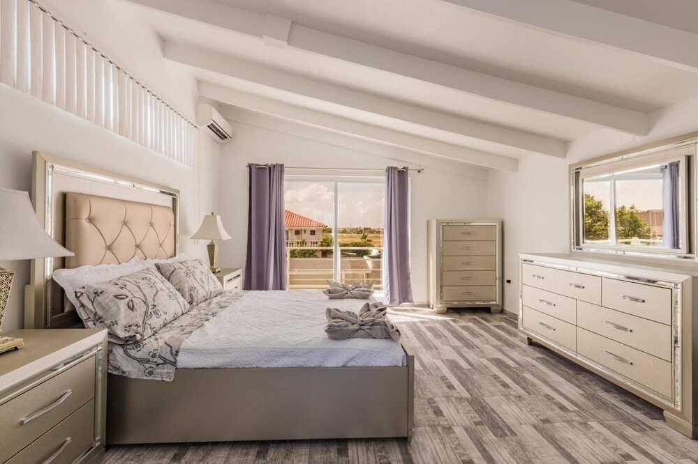 NEW Modern Stylish 6BR 6BA Villa Near Palmbeach