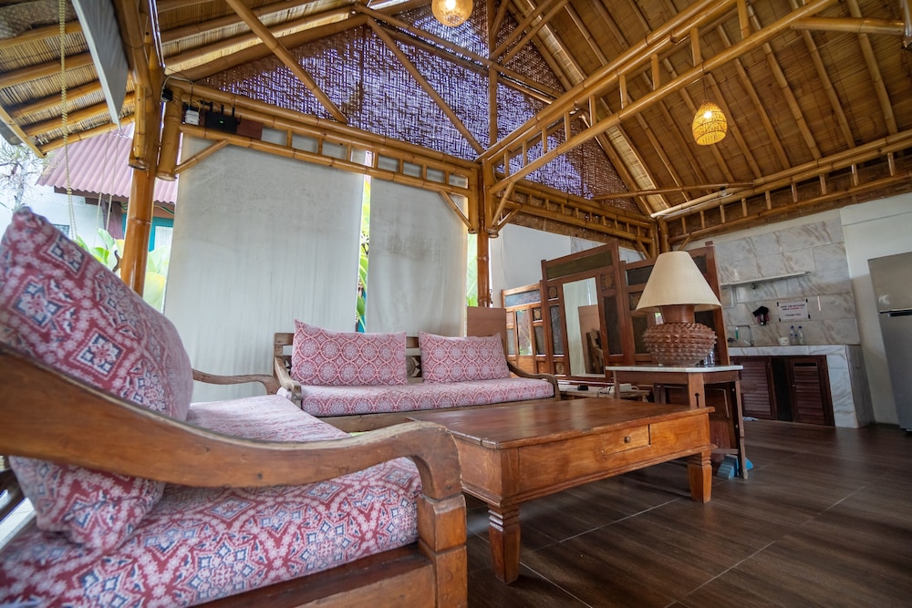 Room-cozy 3-bedroom Lumbung Cabin in Cen