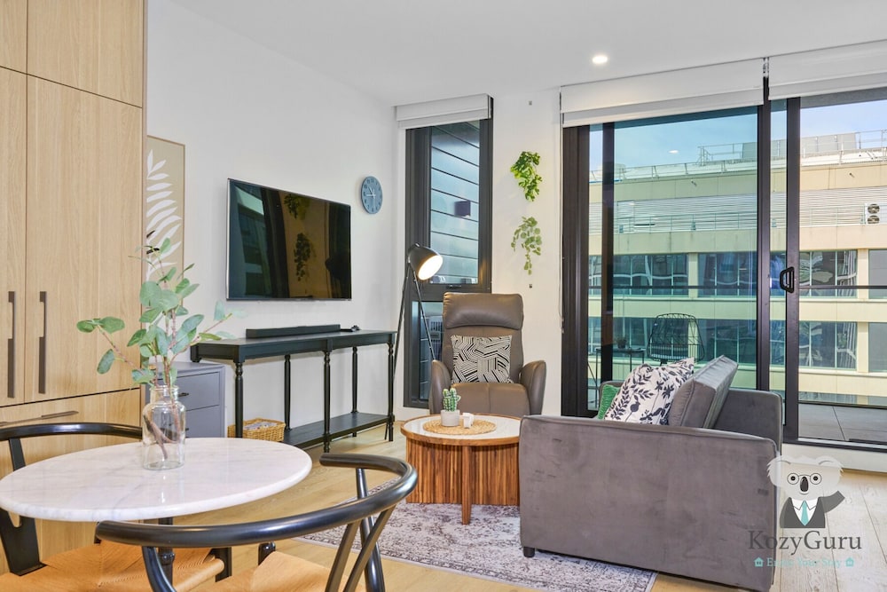 Kozyguru | Moonee Ponds | Modern 1 Bed Apt Parking