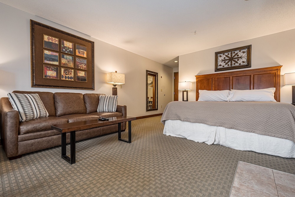 Suites at Silver Tree A123 view 2