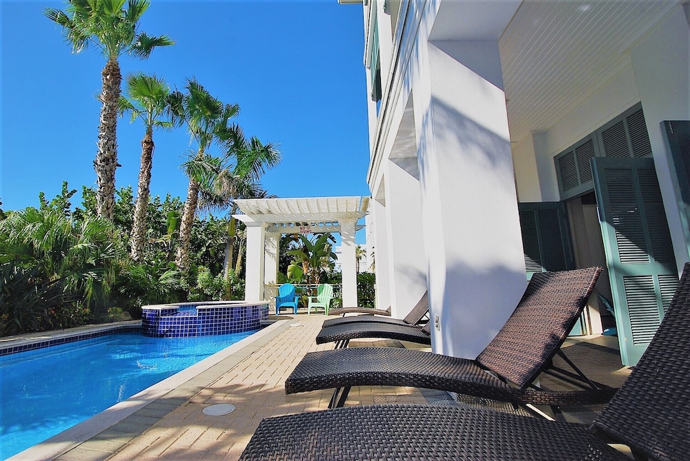 Bella Casa - Private House With Hot Tub 4 Bedroom Home by RedAwning