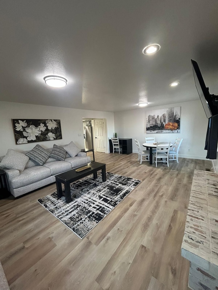 CB&M Downtown Suites