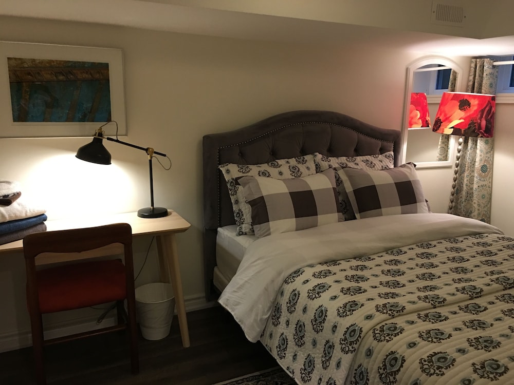 Beautiful 4BR Downtown House, Sleeps 10 - Image 5