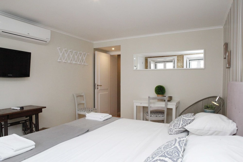 Flores Guest House