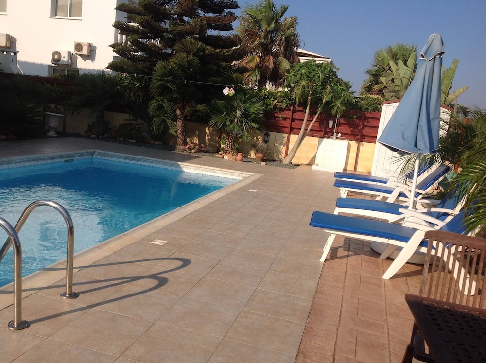 Cosy Carolyn Villa in Ayia Thekla view 5