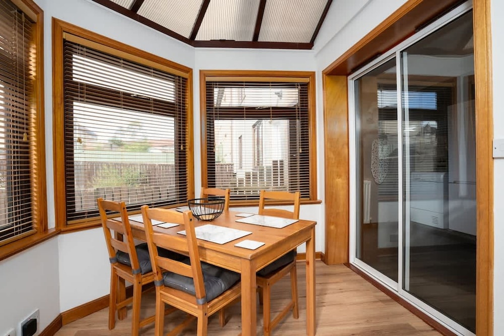 3 Bedroom House - Free Parking