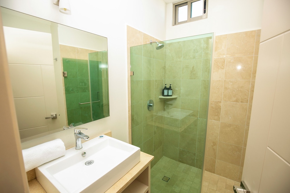 Elegant Condo at Playa Brujas