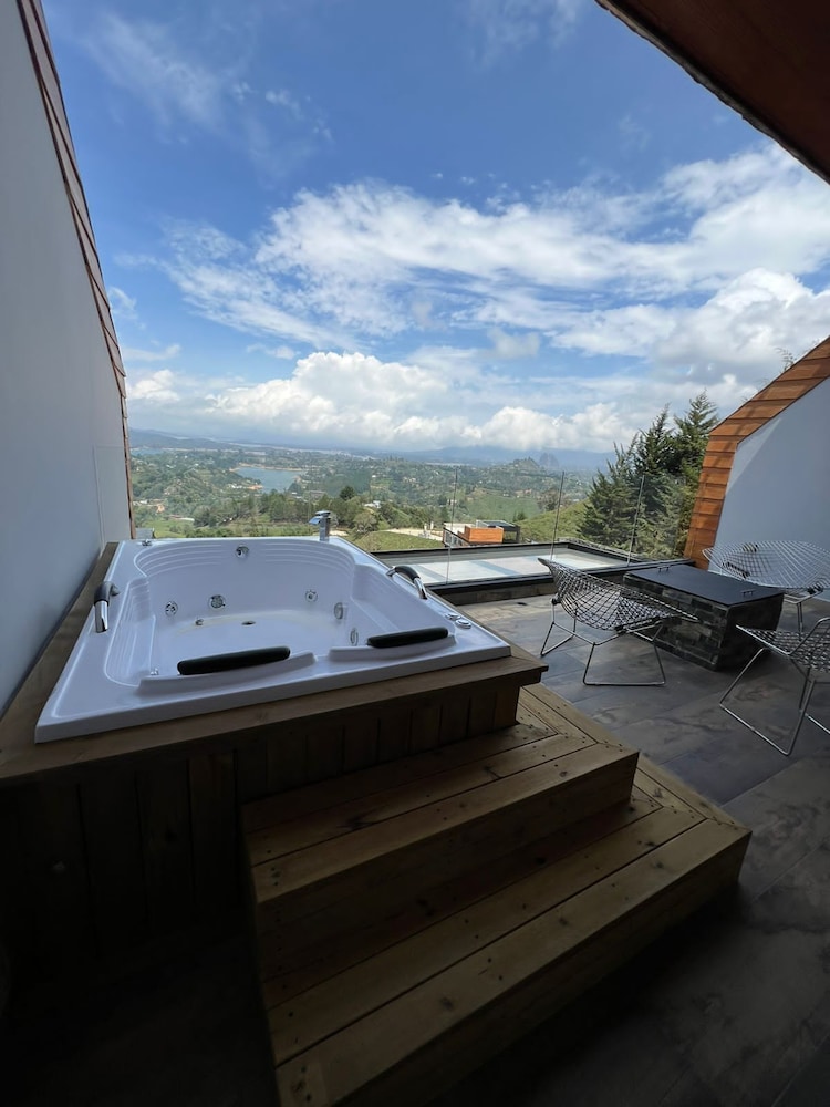 MONTECIELO HOSTING GUATAPE