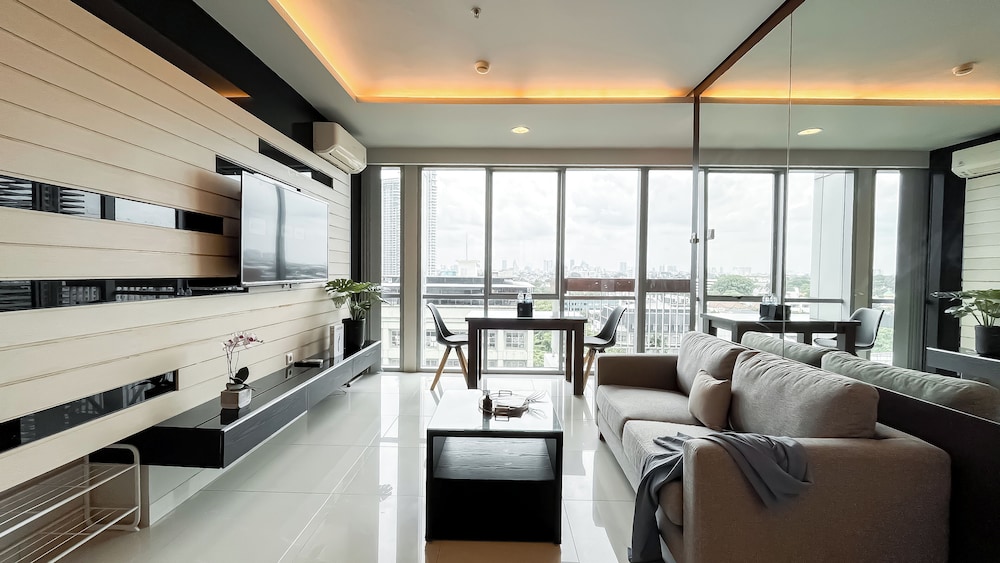 Spacious and Comfy Big Studio Apartment at Kemang Mansion