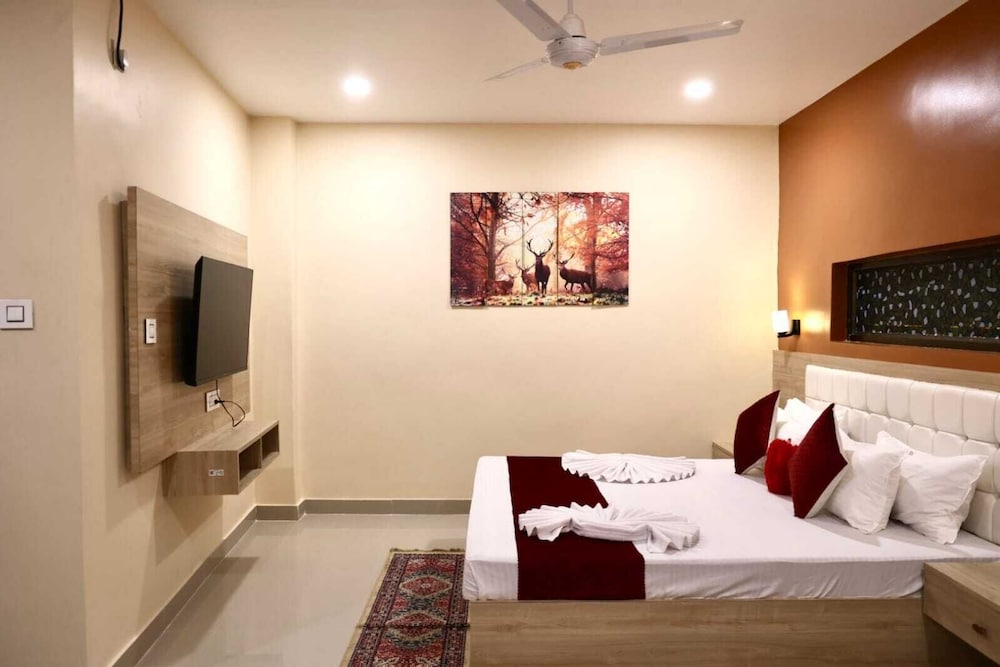 Regal Guest House by ROH