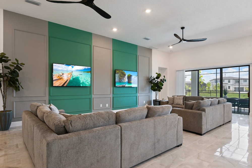 Luxurious 15br Villa With Lake View & Game/theater