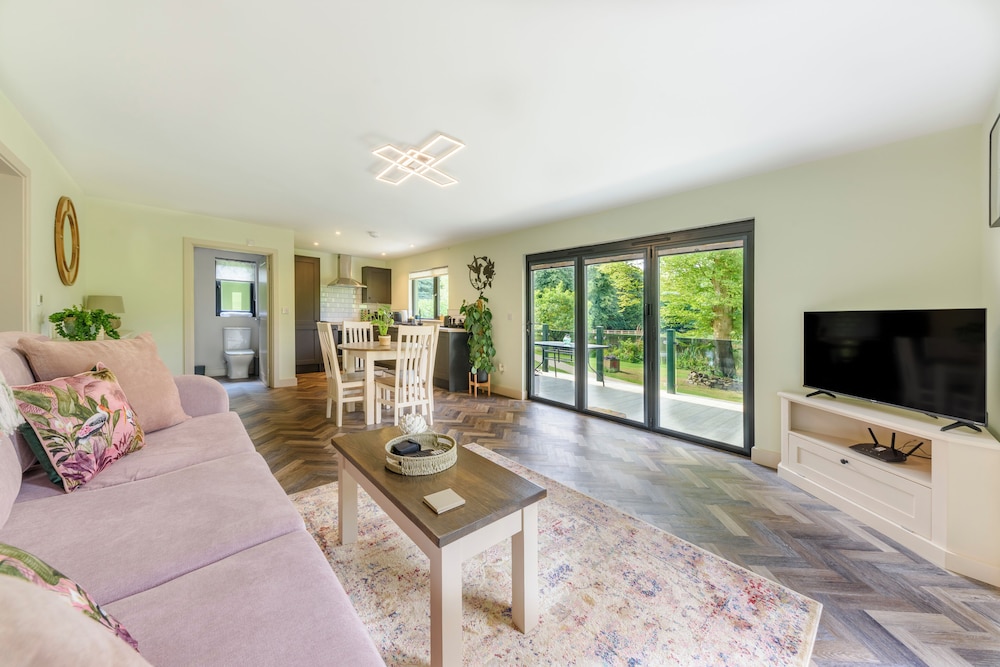 Secret Waterside Lodges in Worcestershire