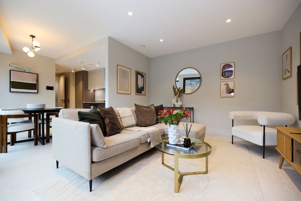 The Letchford Garden Mews - Elegant 2bdr House With Garden & Patio