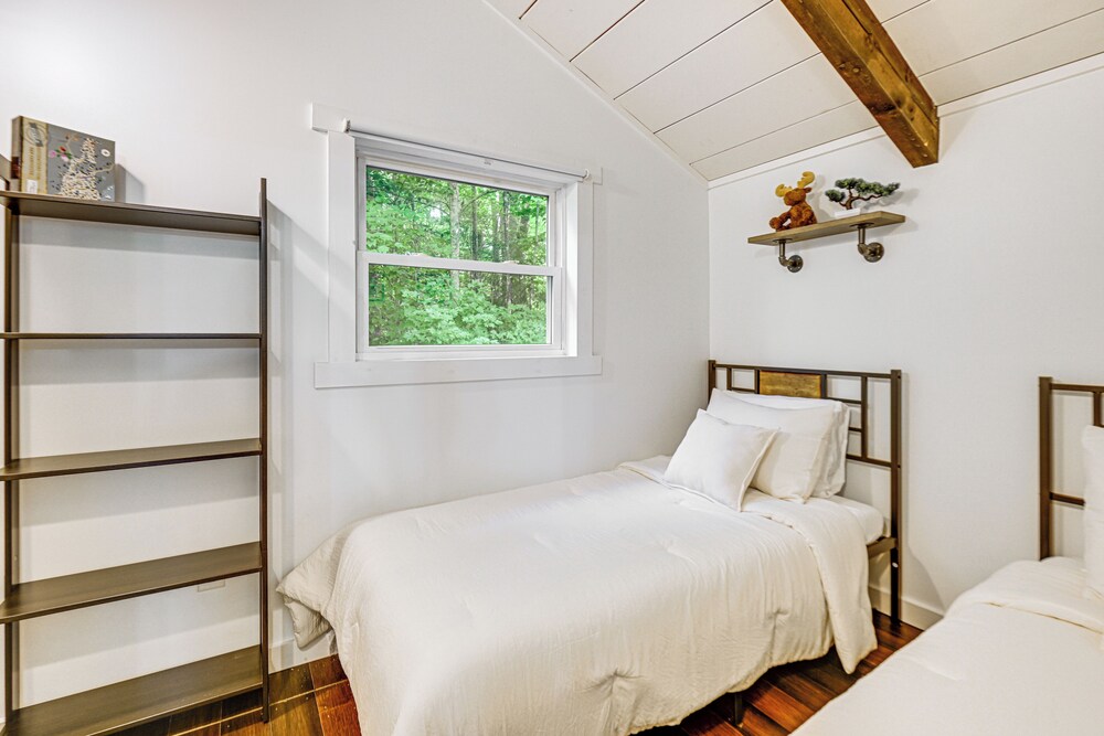 9 Mi to Cranmore Mtn Resort: 'lofty Dreams' Cabin view 4