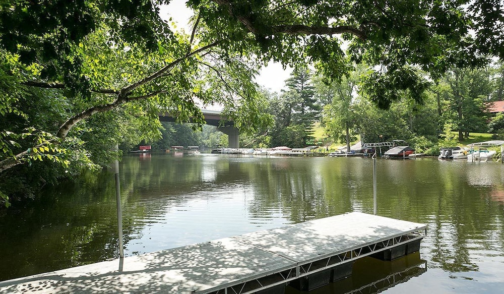 Log Gables - Lake Front