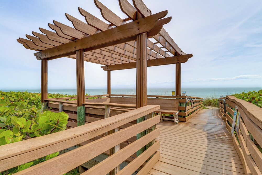Hutchinson Island Condo w/ Views & Pool Access