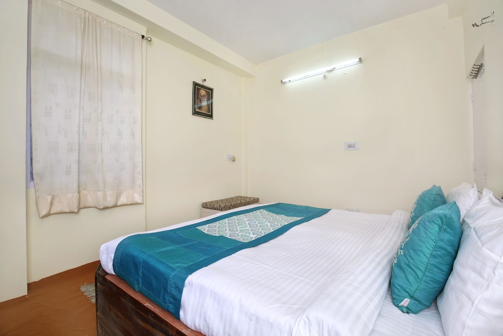 OYO 10165 Home 2BHK Snow View Apartment