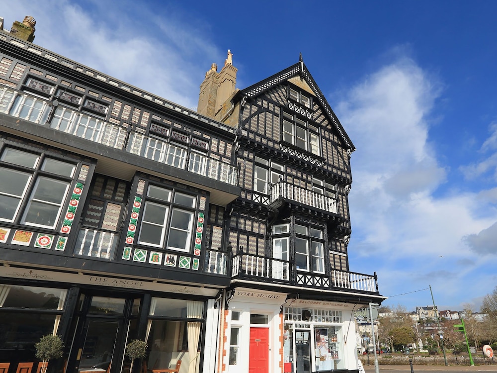 2 York House