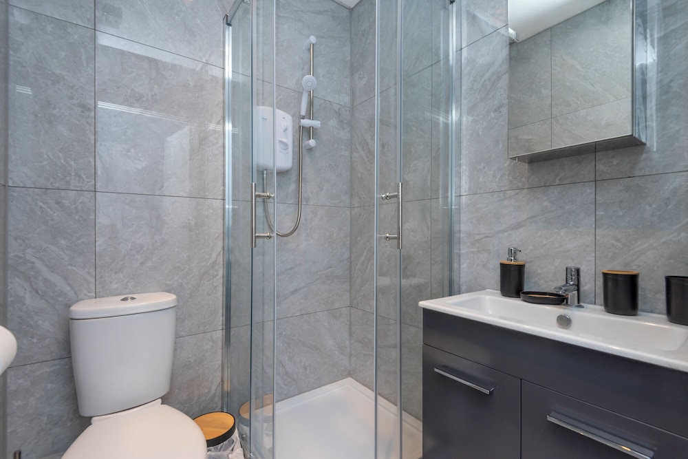 Stylish Elegant New Flat 5 Min from Crossrail