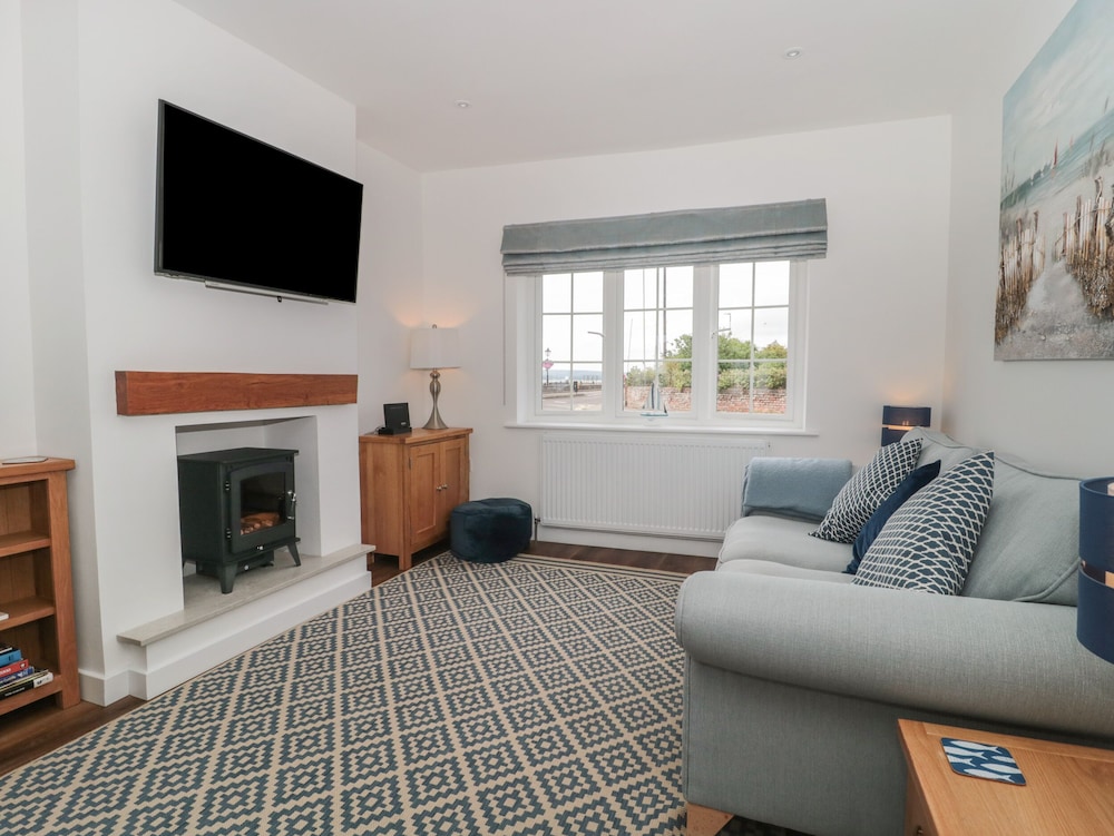 Quay Cottage - Sea View
