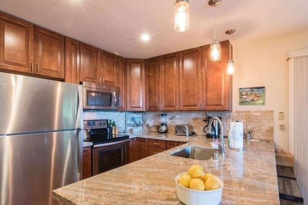 Fish Rock 2 Bedroom Home by RedAwning