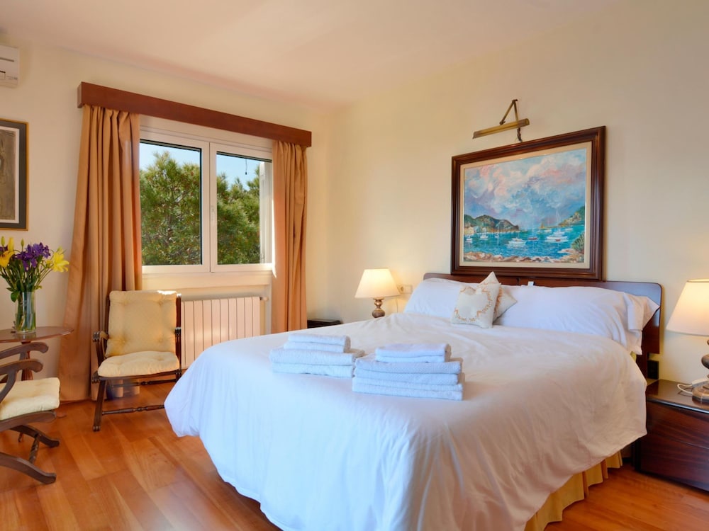 Villa With Incredible sea Views and Pool Sleeps 7