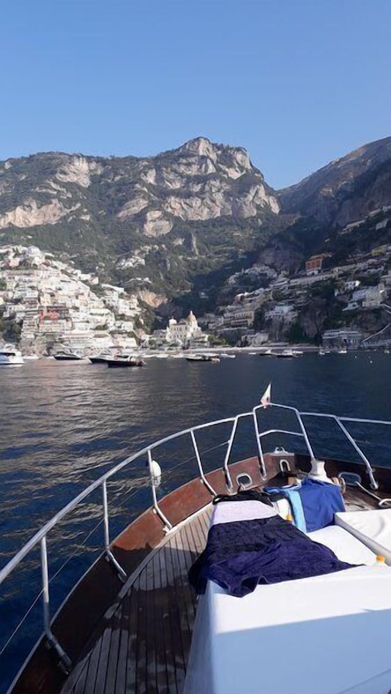 Akhir Cruise Charter photo 2