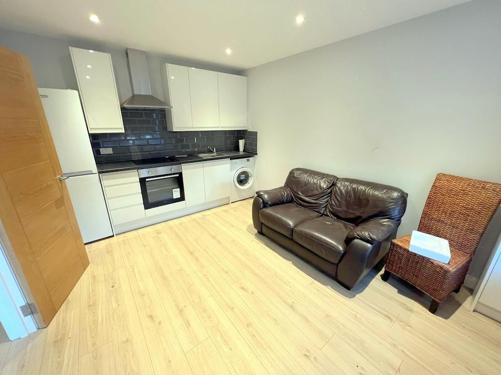 2-bed House - Sleeps 5 & Central Links view 5