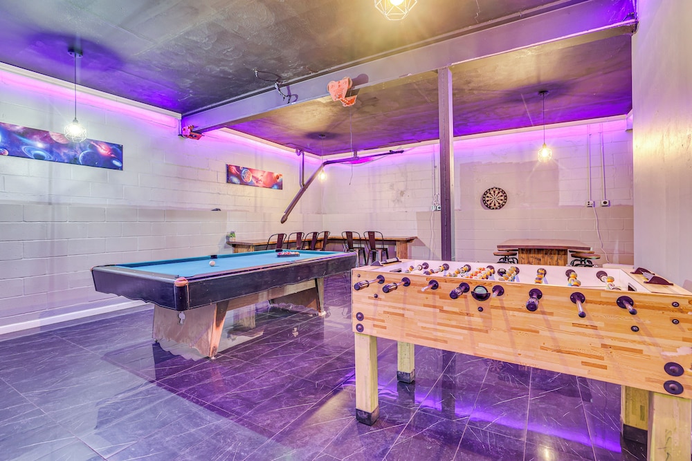 15 Mi to Ski Big Bear: Gem w/ Deck & Game Room