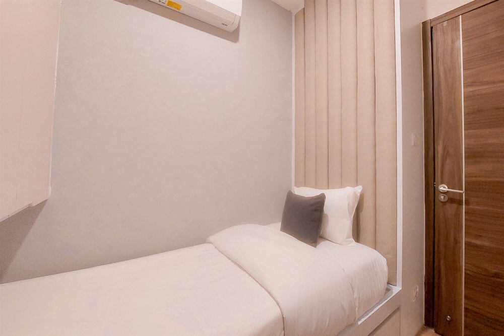 Elegant and Comfort 3BR at Sky House BSD Apartment