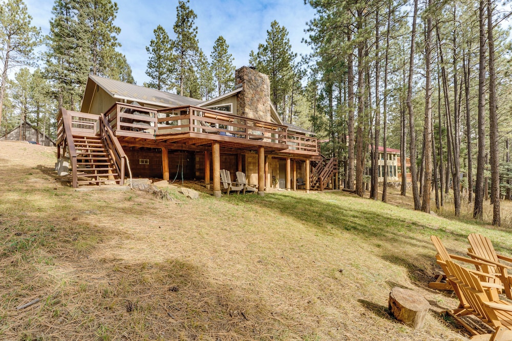 4 Mi to Angel Fire Resort: Home w/ Fire Pit!