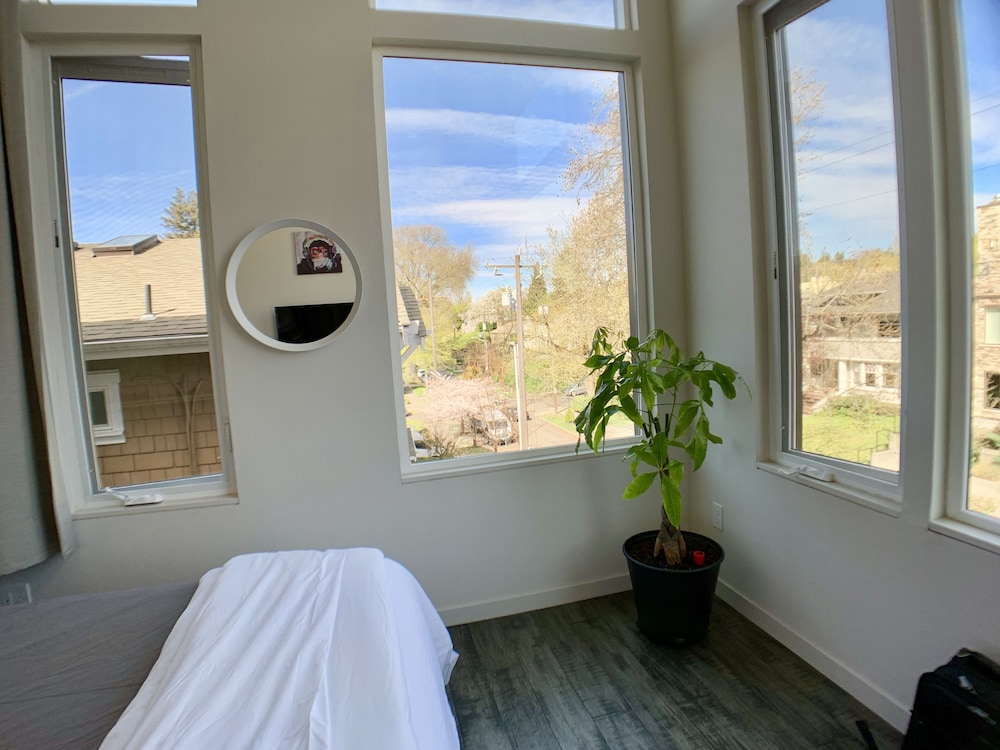 Lofty Studio Prime Cap Hill view 5