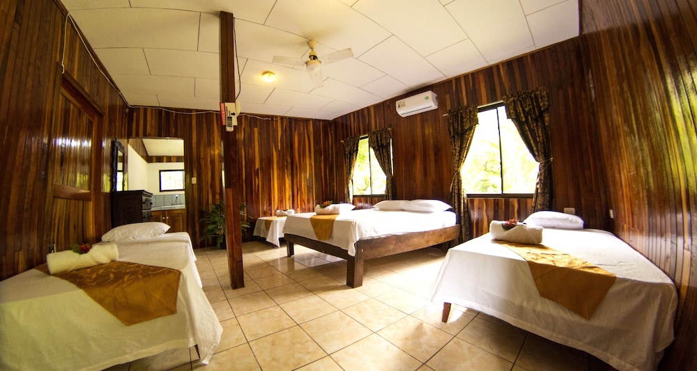 Manuel Antonio Hostel Resort