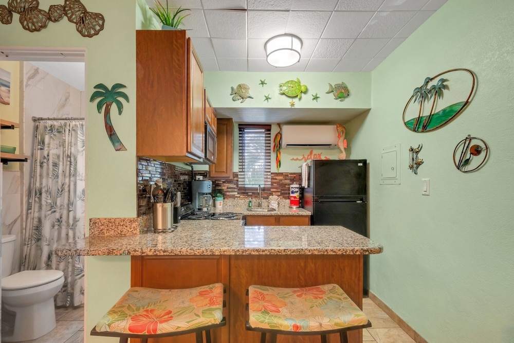 Tropic Terrace #37 - Beachfront Rental 1 Bedroom Condo by RedAwning view 3