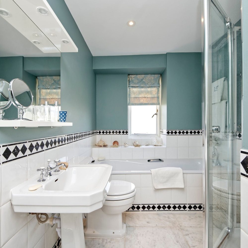 Beautiful and Spacious 2 Bedroom Apartment in South Kensington