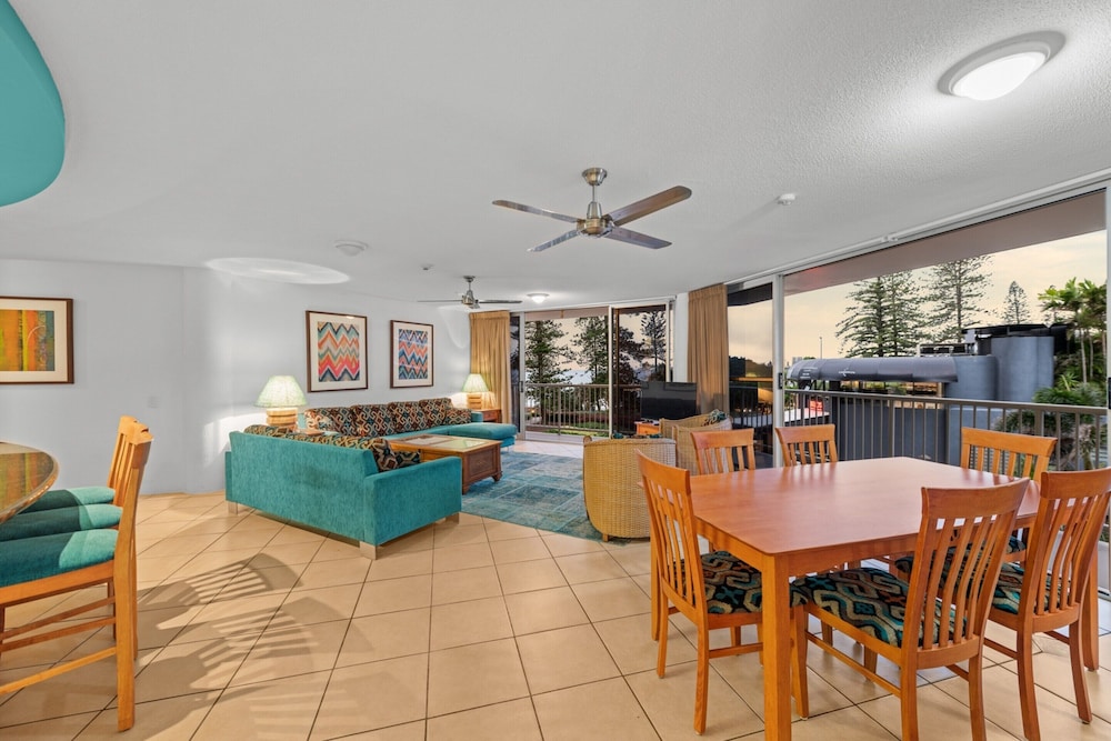 Stylish 3BR Oceanfront Stay by Mooloolaba Esp