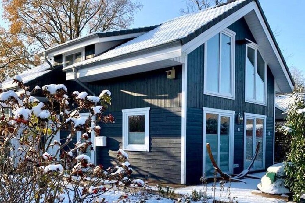 Holiday Home Seeblick With Sauna on Lake Dummer, Dummer