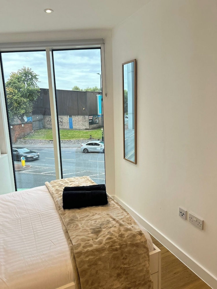 City Apartment-gym-terrace-games Room-free Parking