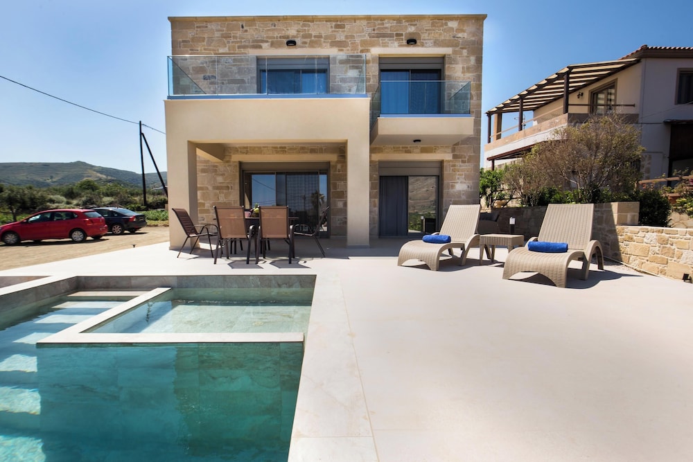 Amfitriti Villa