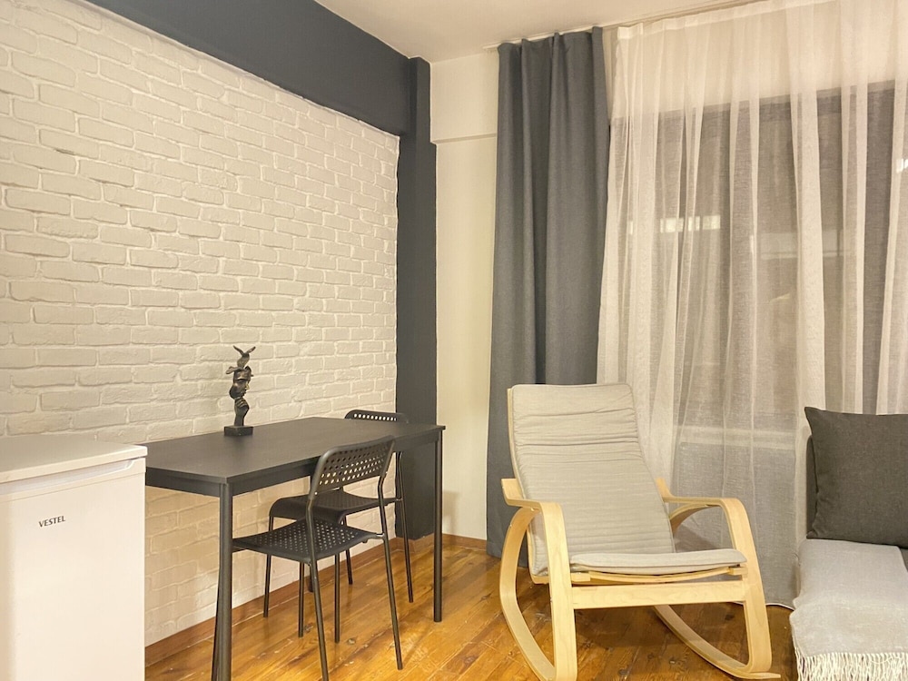 Chic Flat With Balcony in the Heart of Beyoglu