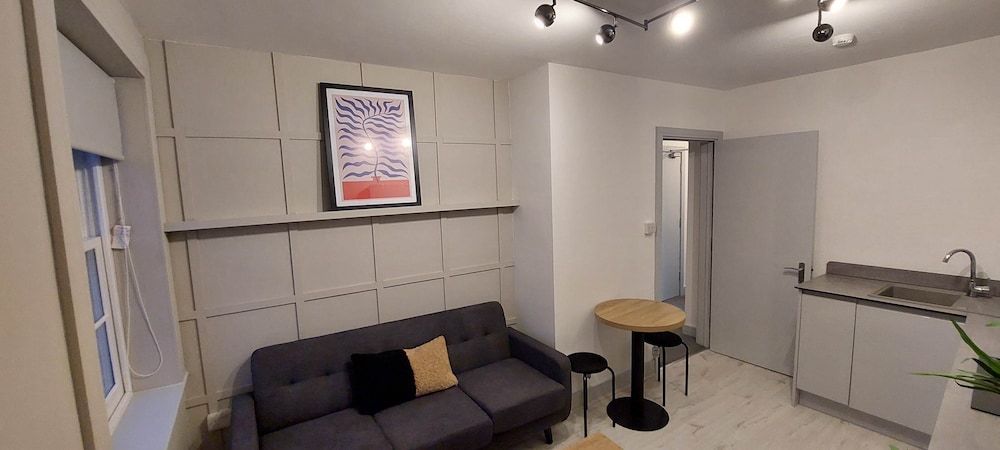 1 Bdr Modern Living in The Old Bank Hse