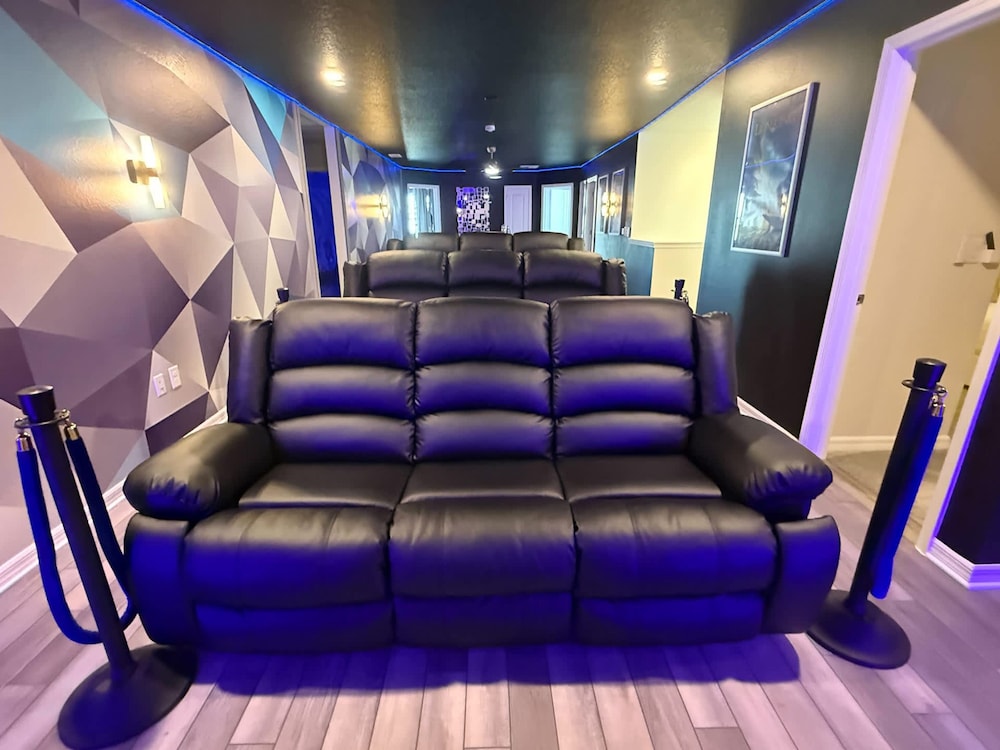 Upstay 20 Guest Capacity Mansion Near Disney