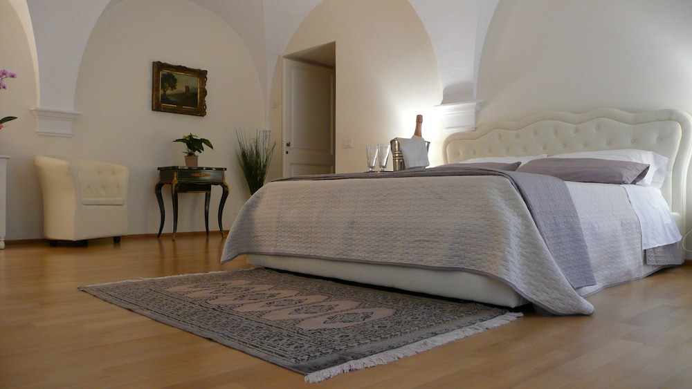 Palazzo de' Vecchi photo 2