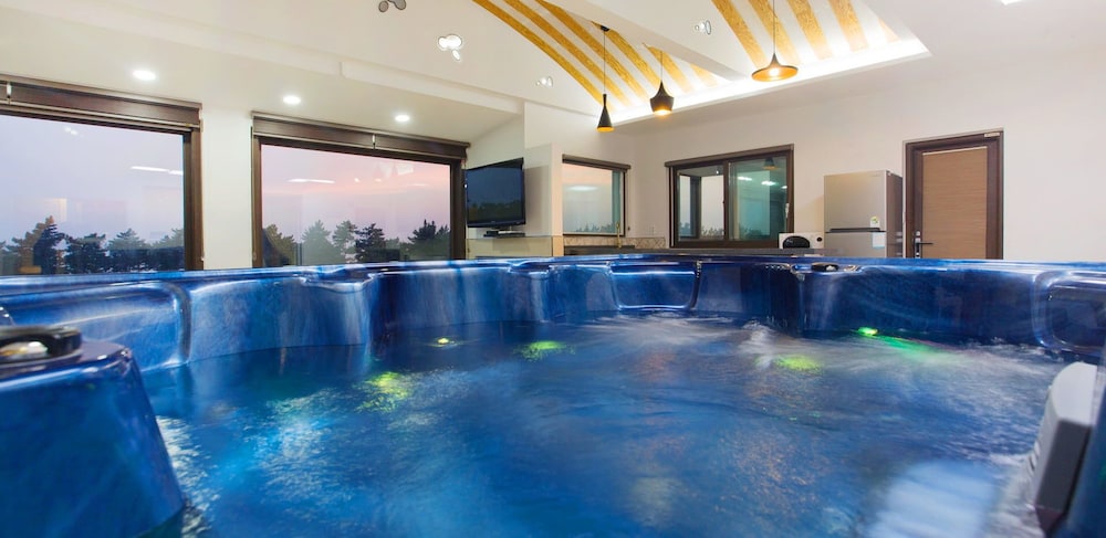 Pool Villa Linderburg
