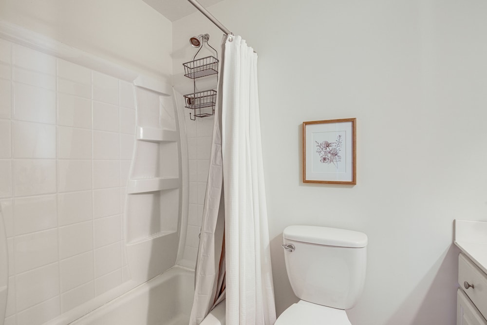 Oxford Getaway: Walk to Oxford Square! - Property Image 8