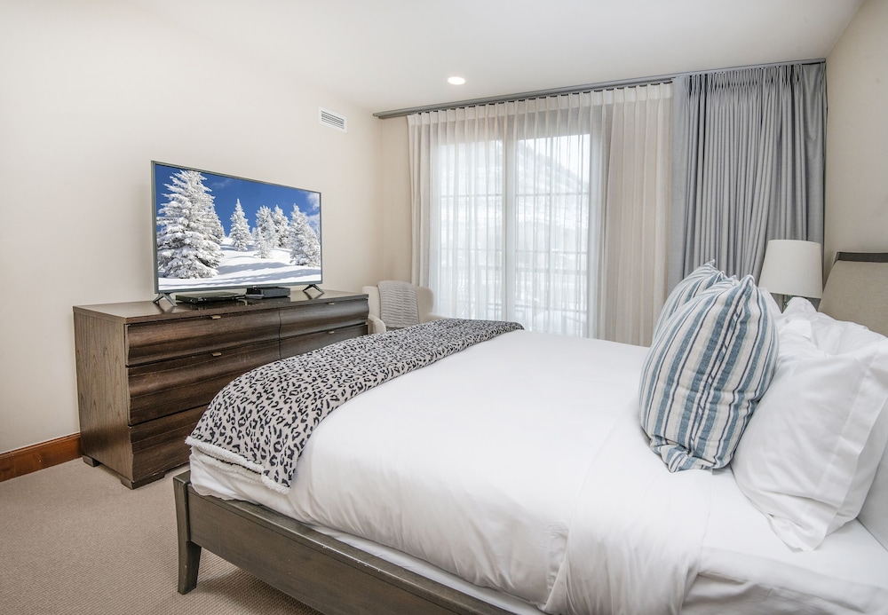 Ritz Carlton Vail #402 4 Bedroom Condo