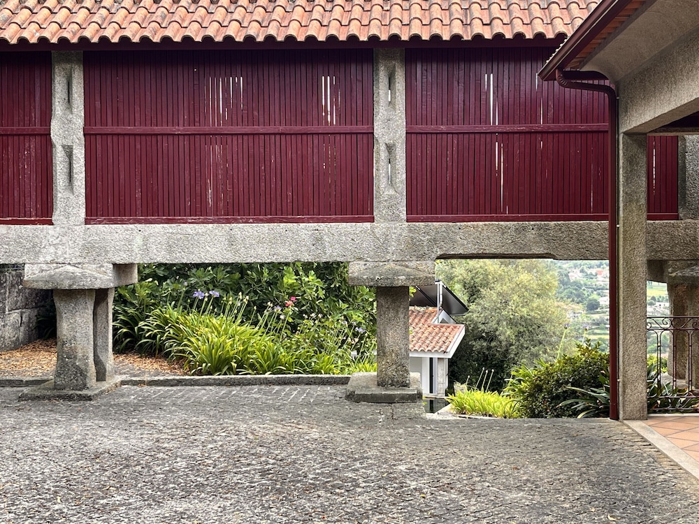 Nomad s Country - Cimo de Vila Mountain Window