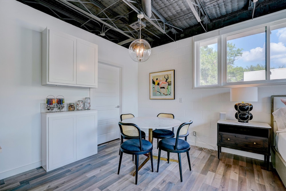 Luxury 5BR House Private Studio 5mins to OU Cha