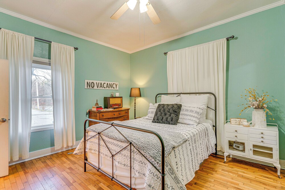 Near Murphy River Walk: Historic Downtown Home!