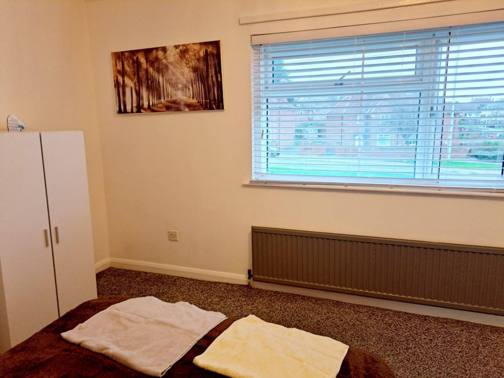 Cozy 2BR Home Pets Welcome Free Parking & Wifi